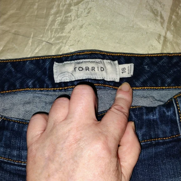 Denim Cutoff Shorts Size 16 - Picture 3 of 6